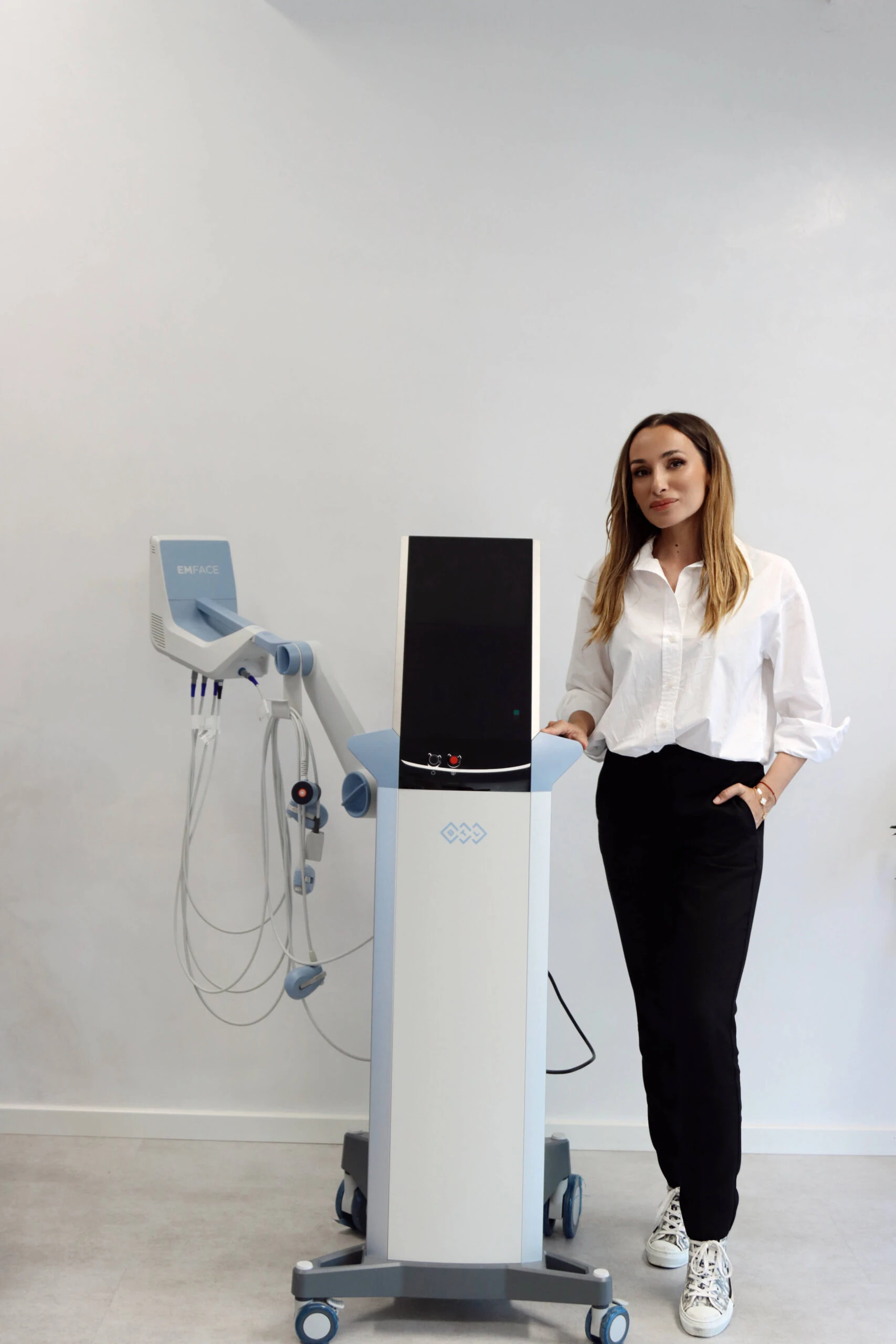 emface aparat i dr Aleksandra Markoski Smiljković u ordinaciji Rejuva - ordinacija estetske medicine Rejuva